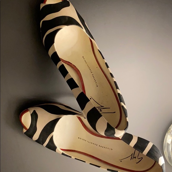 Giuseppe Zanotti — Zebra Print Peep Toe Pumps - Picture 5 of 7